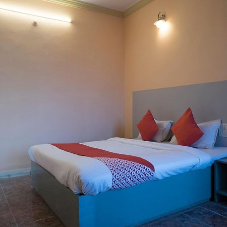 Oyo Flagship 37830 Hotel Aakar International Сатара Екстер'єр фото