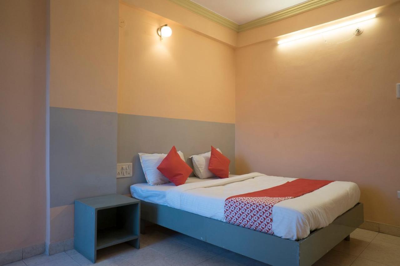 Oyo Flagship 37830 Hotel Aakar International Сатара Екстер'єр фото