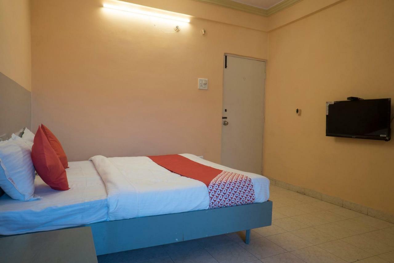 Oyo Flagship 37830 Hotel Aakar International Сатара Екстер'єр фото