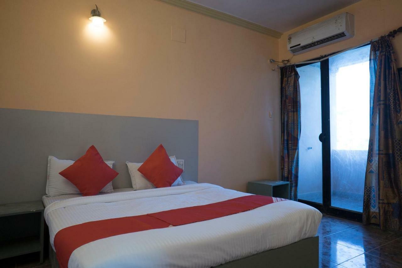 Oyo Flagship 37830 Hotel Aakar International Сатара Екстер'єр фото