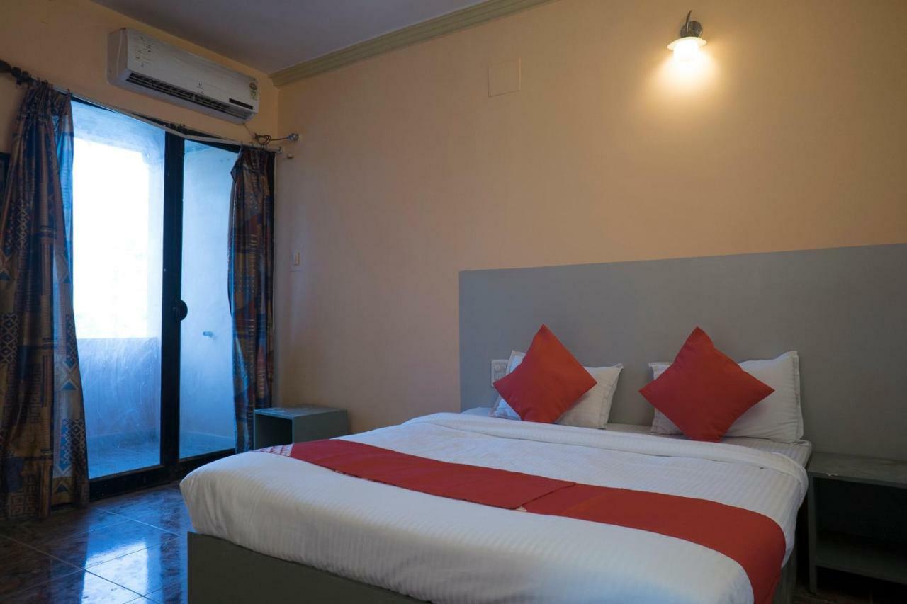 Oyo Flagship 37830 Hotel Aakar International Сатара Екстер'єр фото