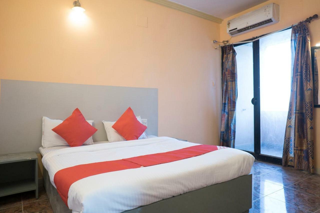 Oyo Flagship 37830 Hotel Aakar International Сатара Екстер'єр фото