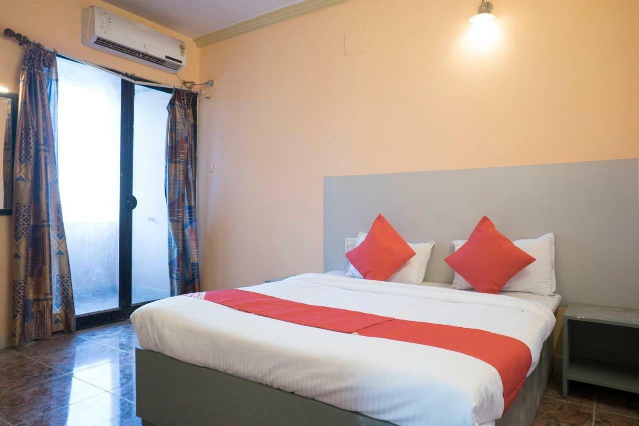 Oyo Flagship 37830 Hotel Aakar International Сатара Екстер'єр фото